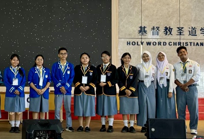 Tim Debat SMA Negeri 1 Indonesia Berhasil Menjadi Finalis Nasional